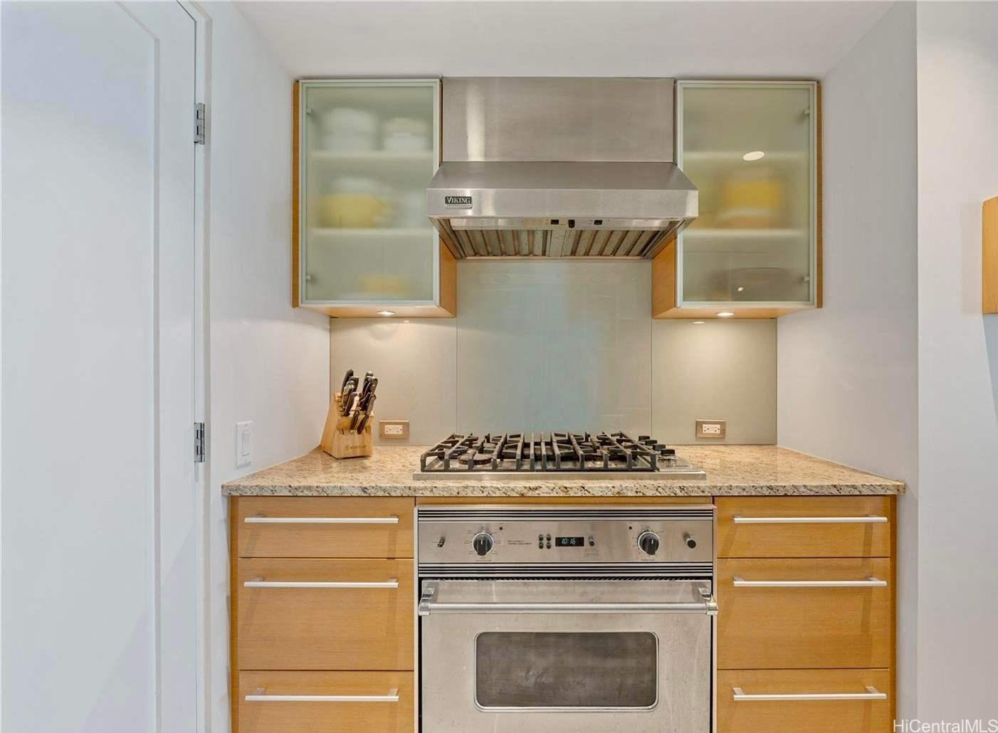 1177 Queen Street 2906