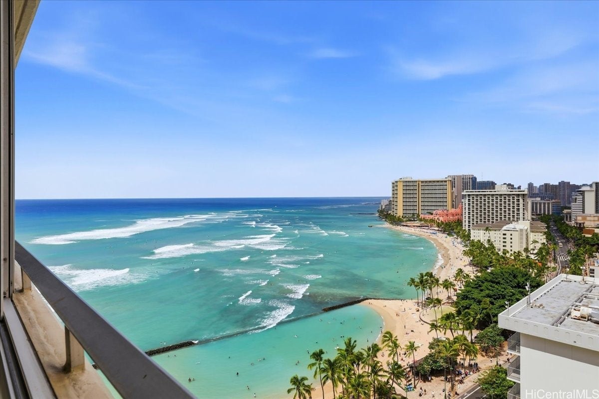 2500 Kalakaua Avenue 2203