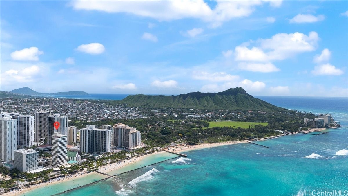 2500 Kalakaua Avenue 2203