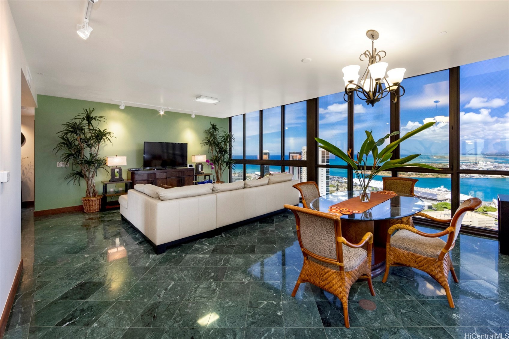 600 Queen Street 4302