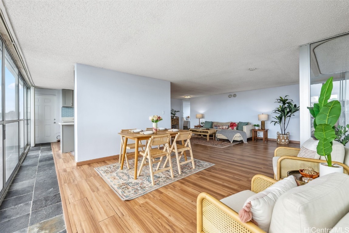 1425 Ward Avenue 22E