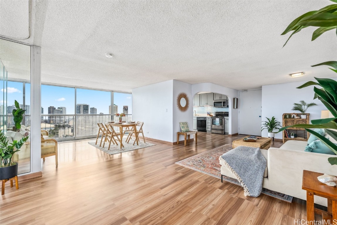 1425 Ward Avenue 22E