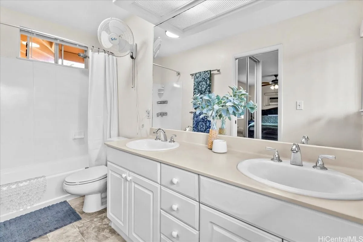 Kapolei, Hawaii 96707, United States, 4 Bedrooms Bedrooms, ,3 BathroomsBathrooms,Residential,Pending,110313