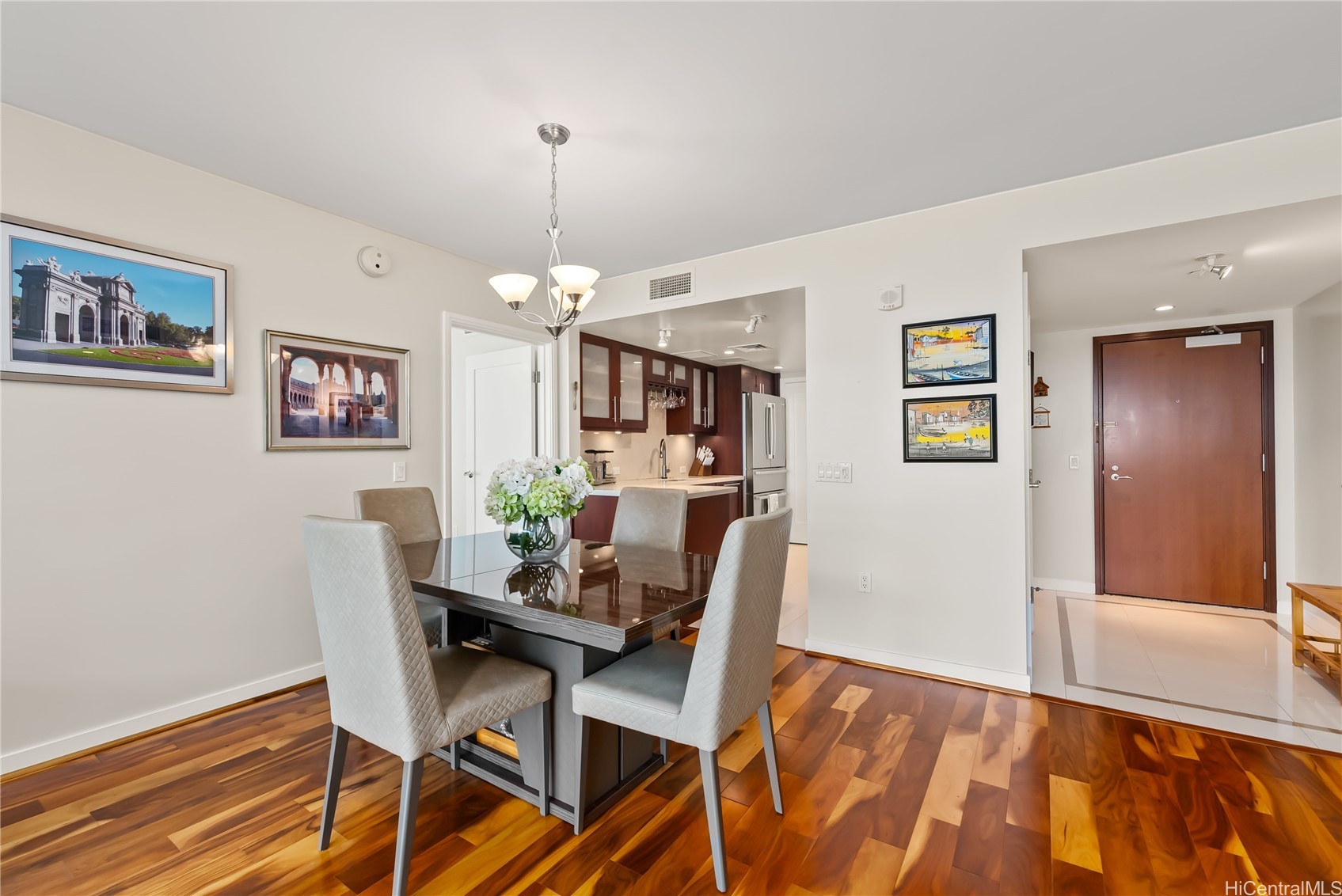 1177 Queen Street 3303