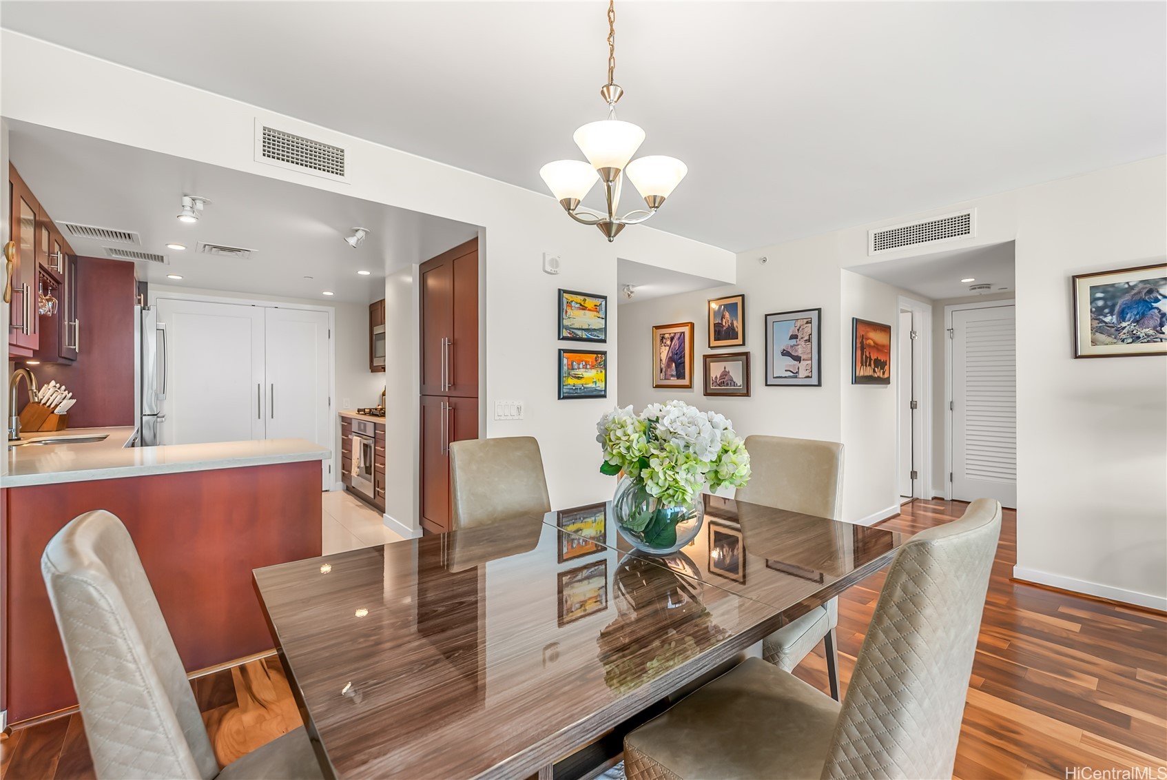 1177 Queen Street 3303