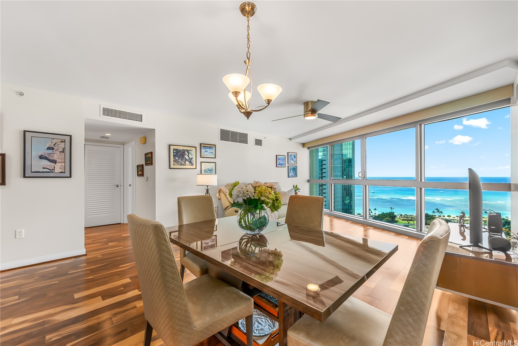 1177 Queen Street 3303