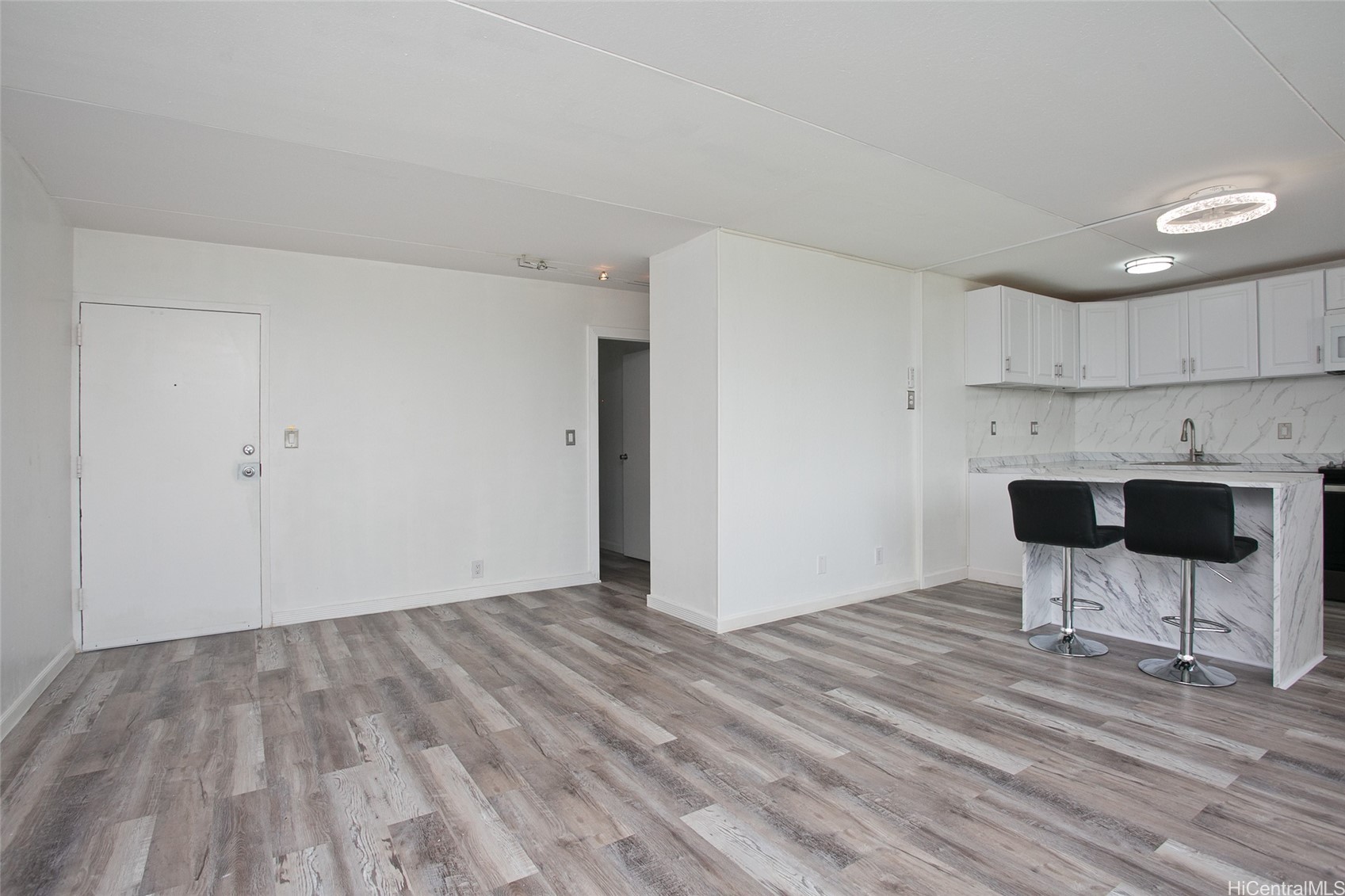 95-009 Kuahelani Avenue 307