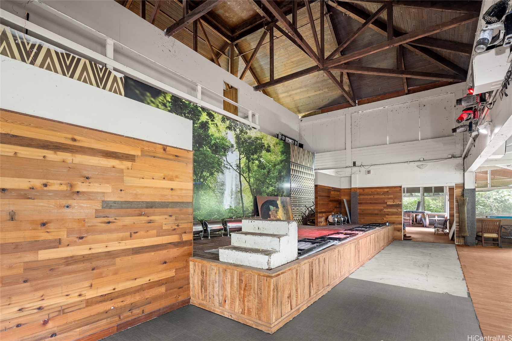 3737 Manoa Road