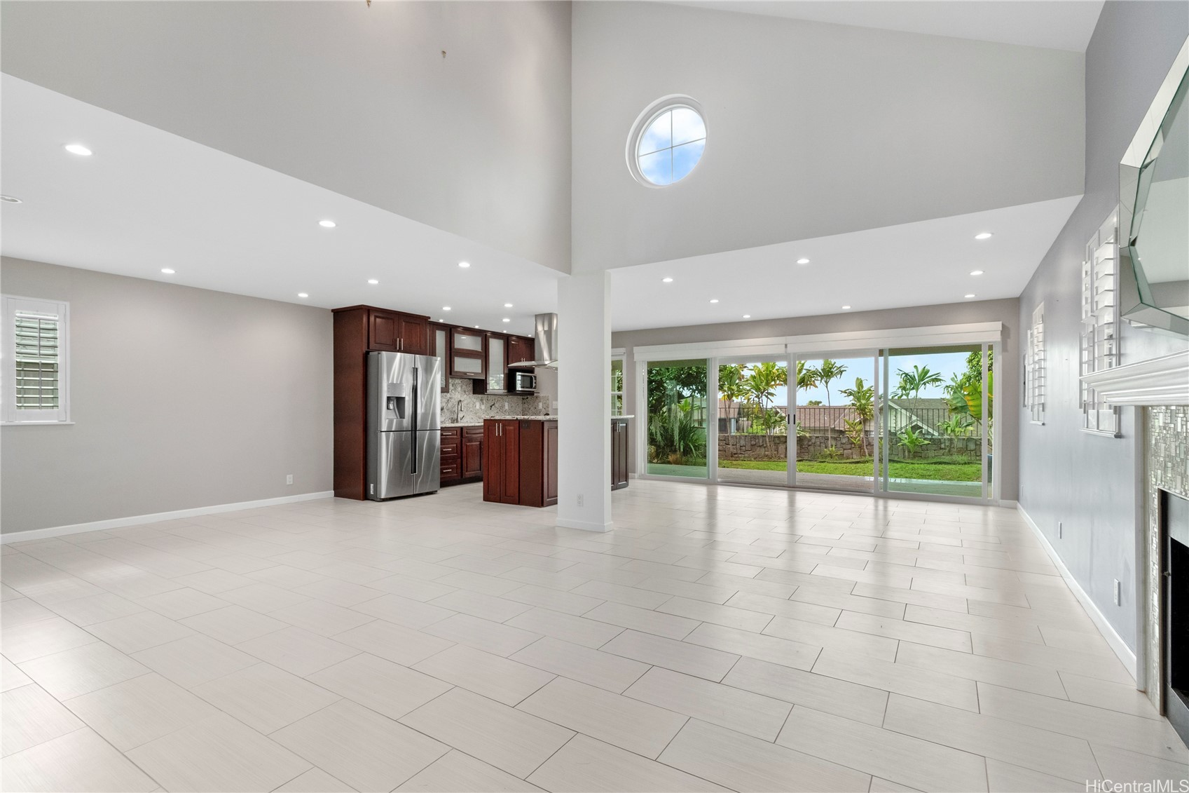 98-1810 Kaahumanu Street 3