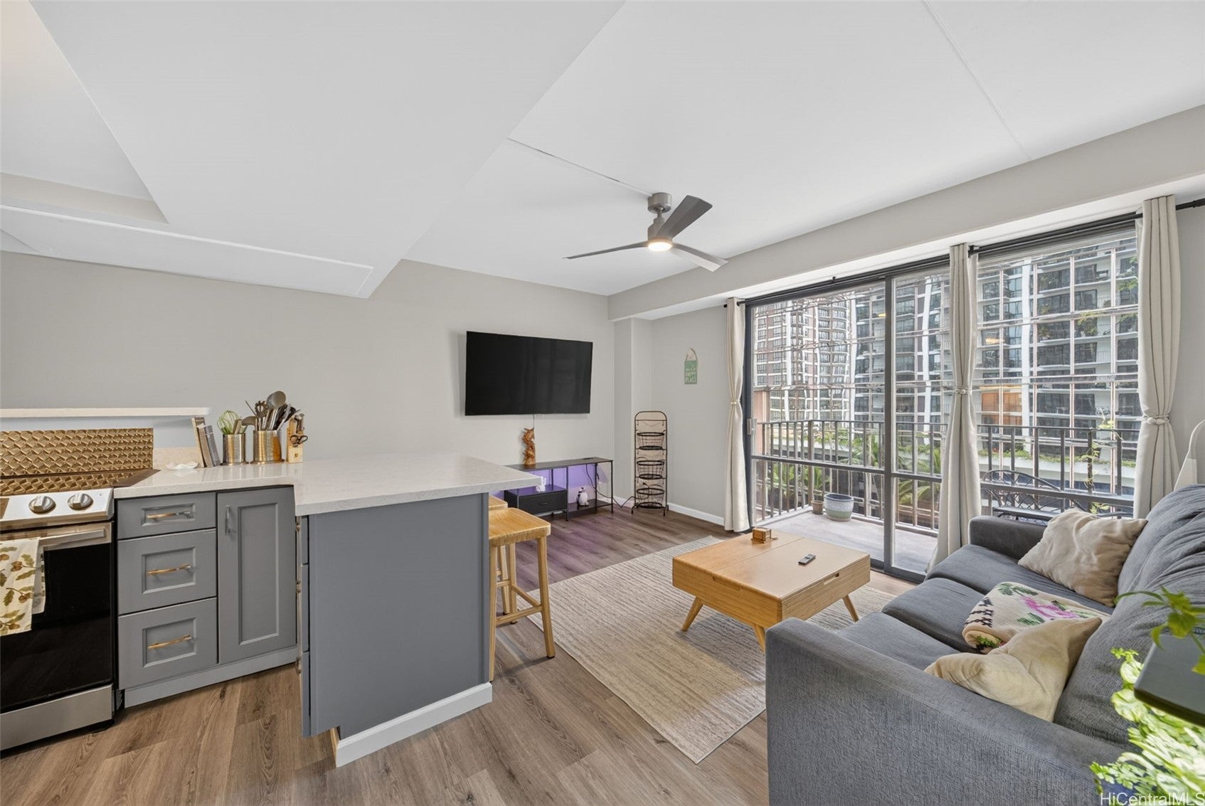 225 Queen Street 9G