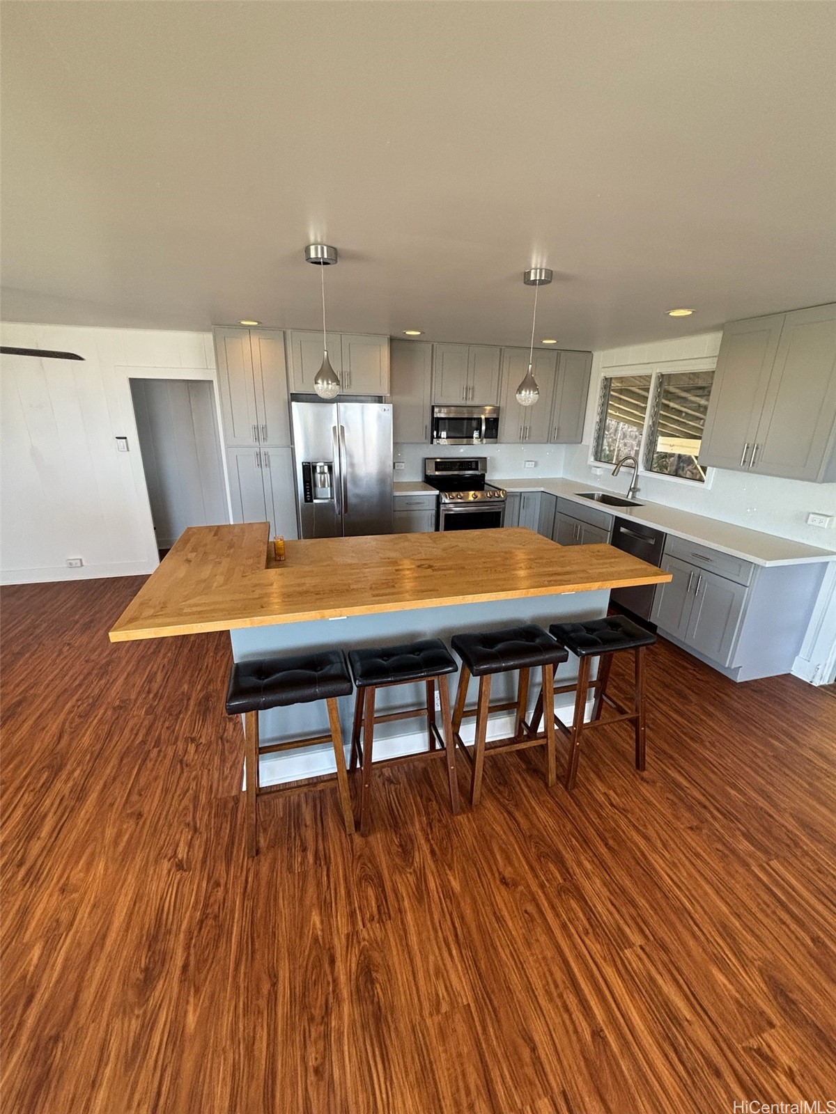 1541 Alencastre Street