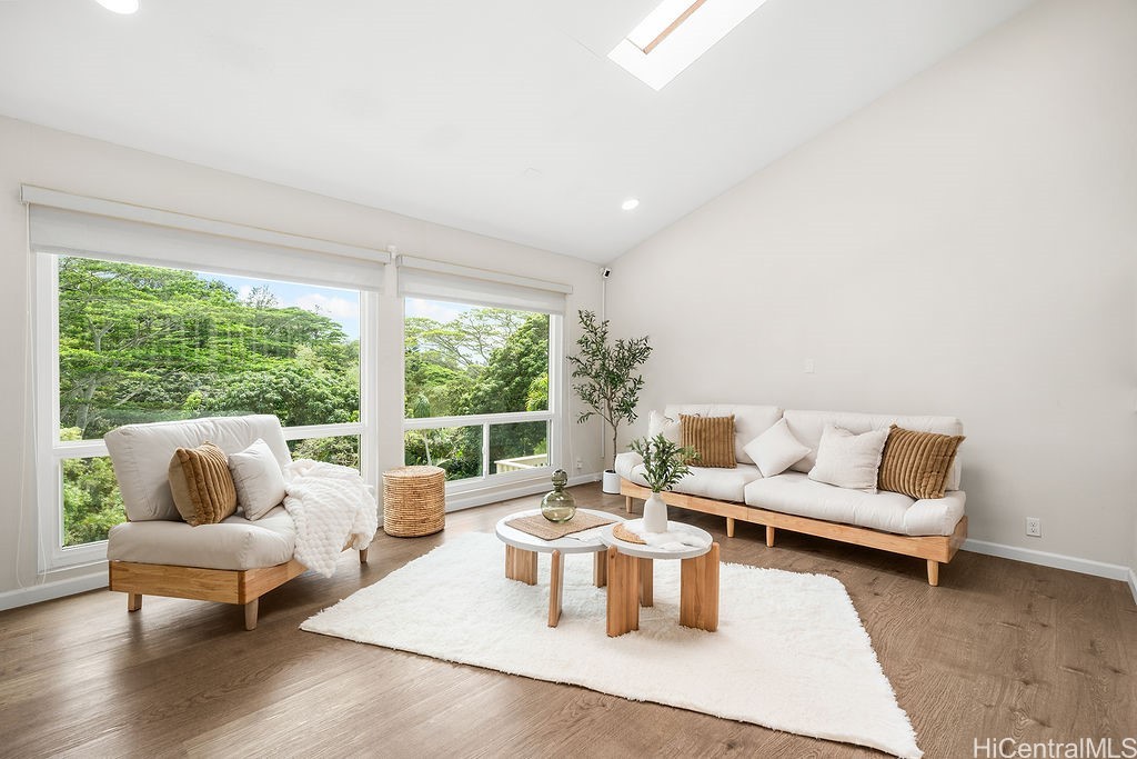 98-2033 Pahiolo Street