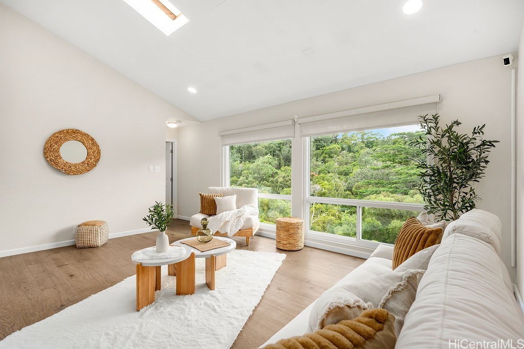 98-2033 Pahiolo Street