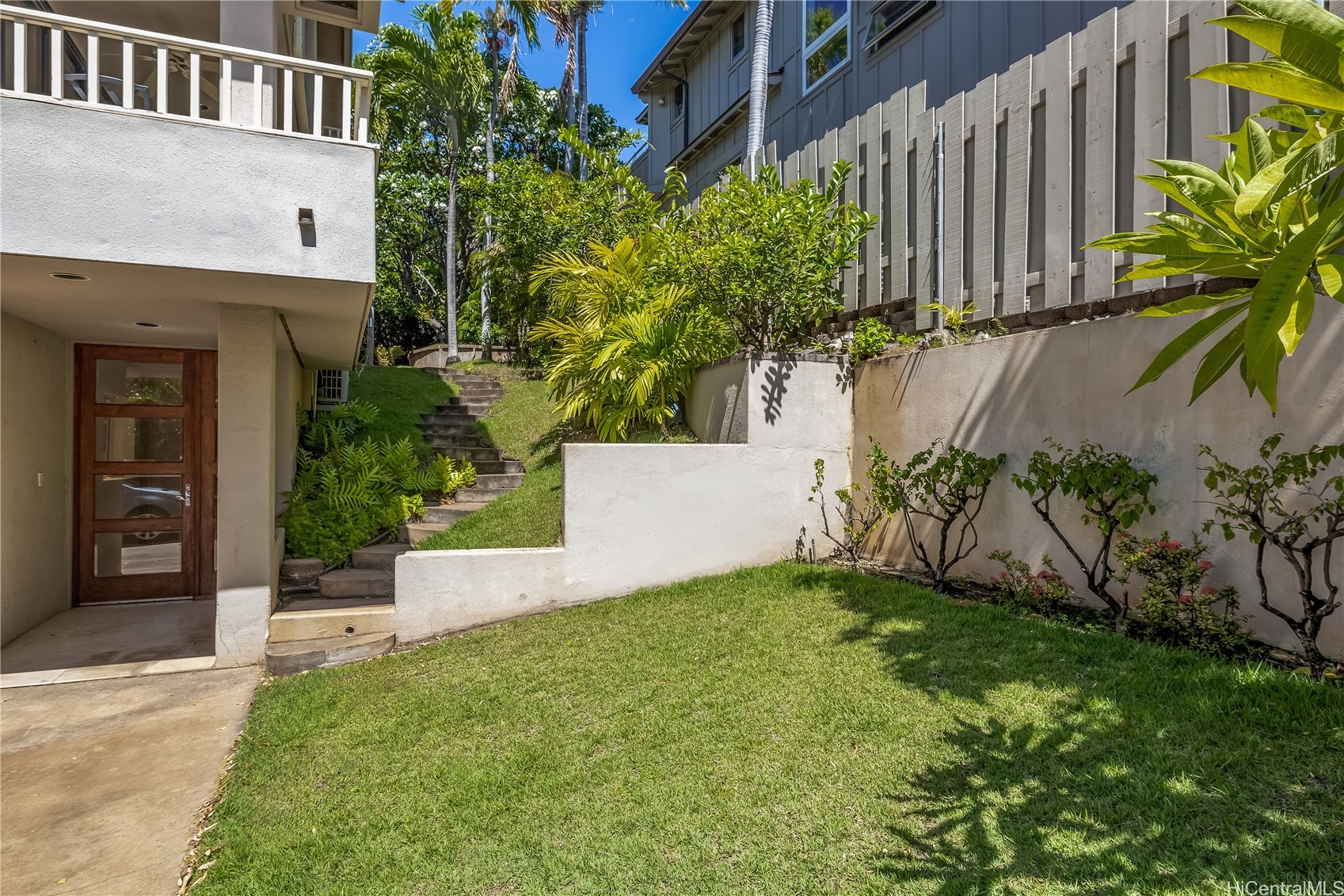 Queens Court At Kapiolani Condominium