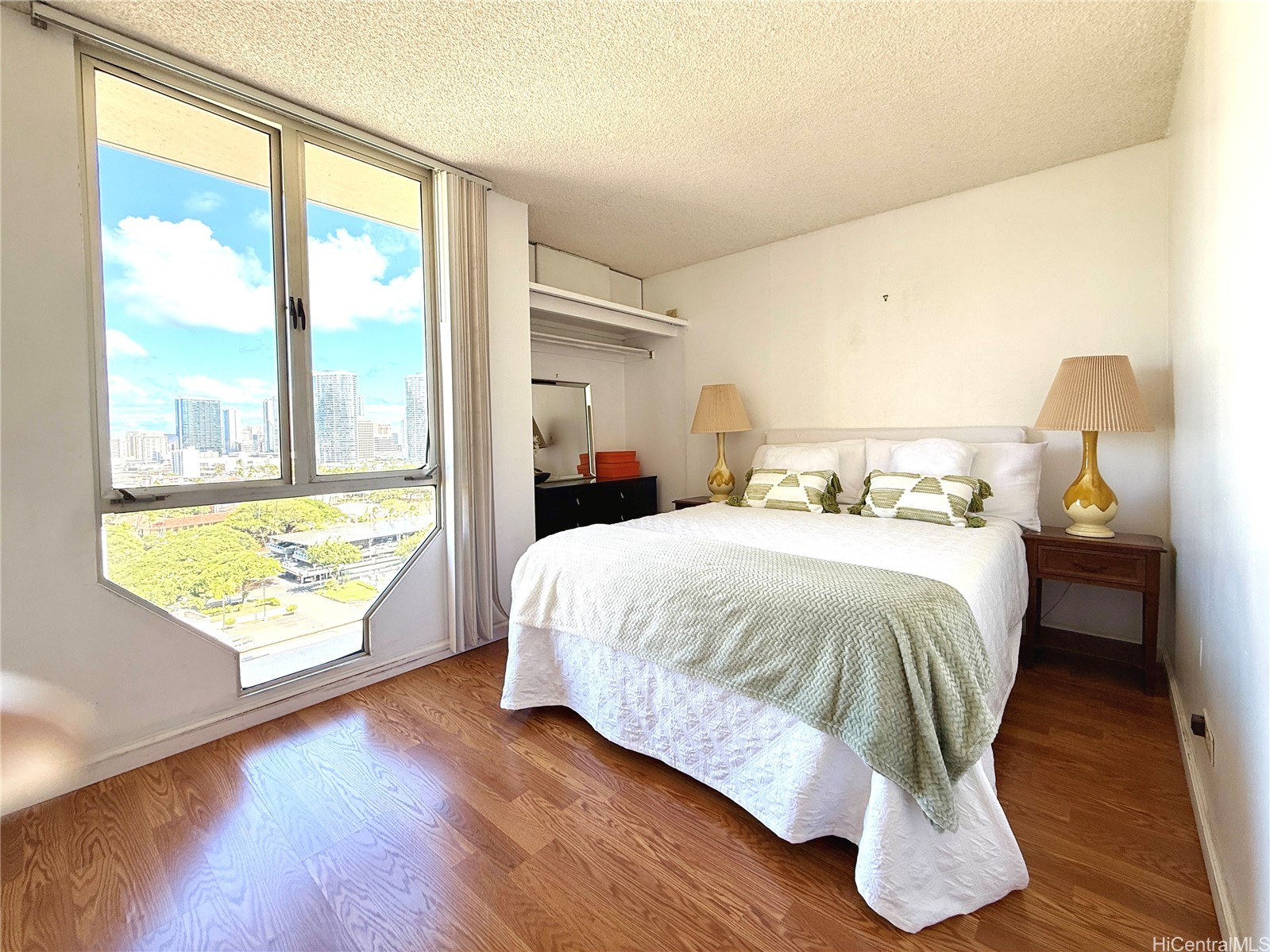 920 Ward Avenue 16H