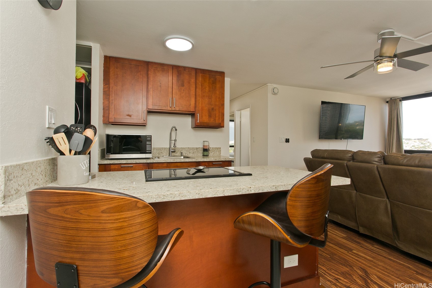320 Liliuokalani Avenue 1203