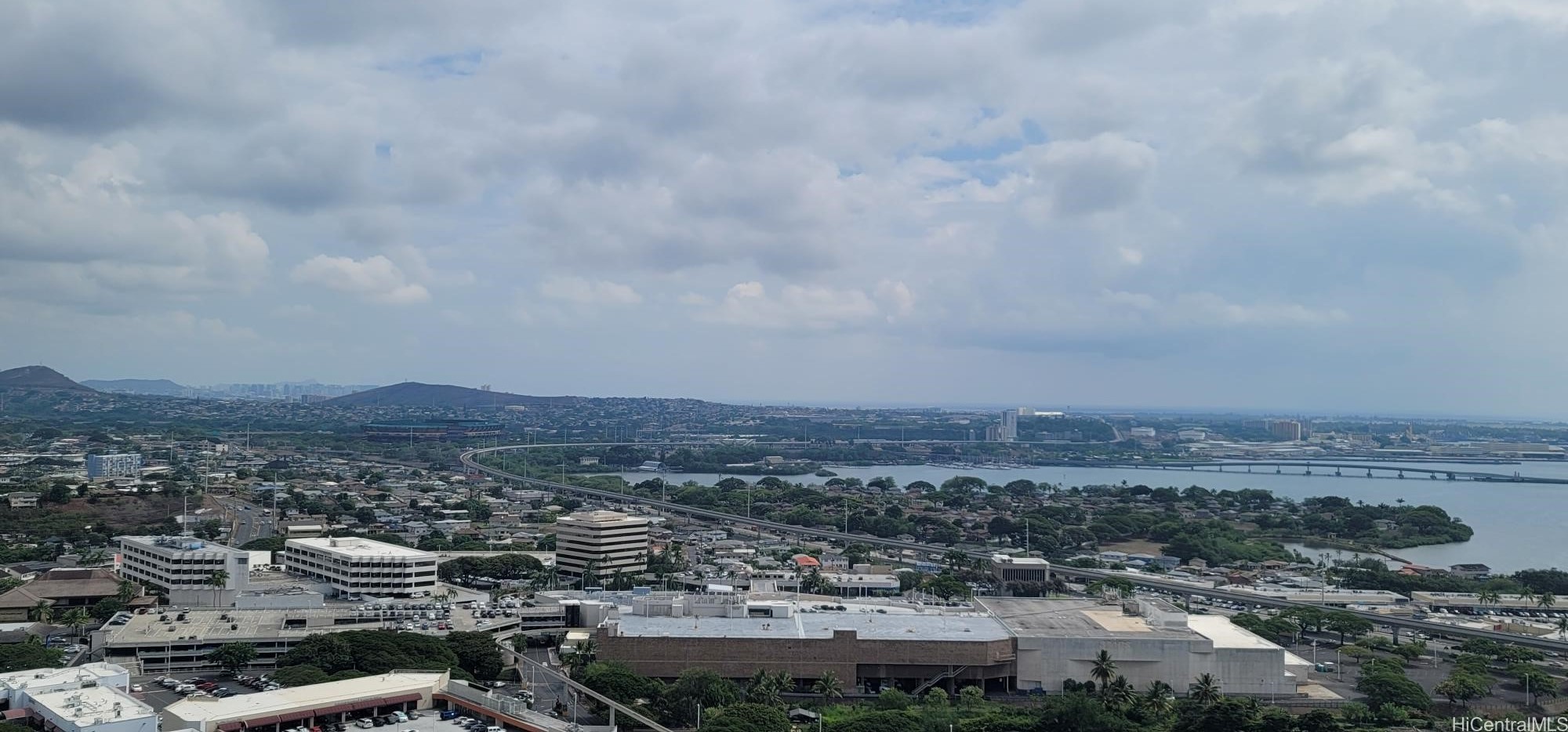 98-99 Uao Place 2806