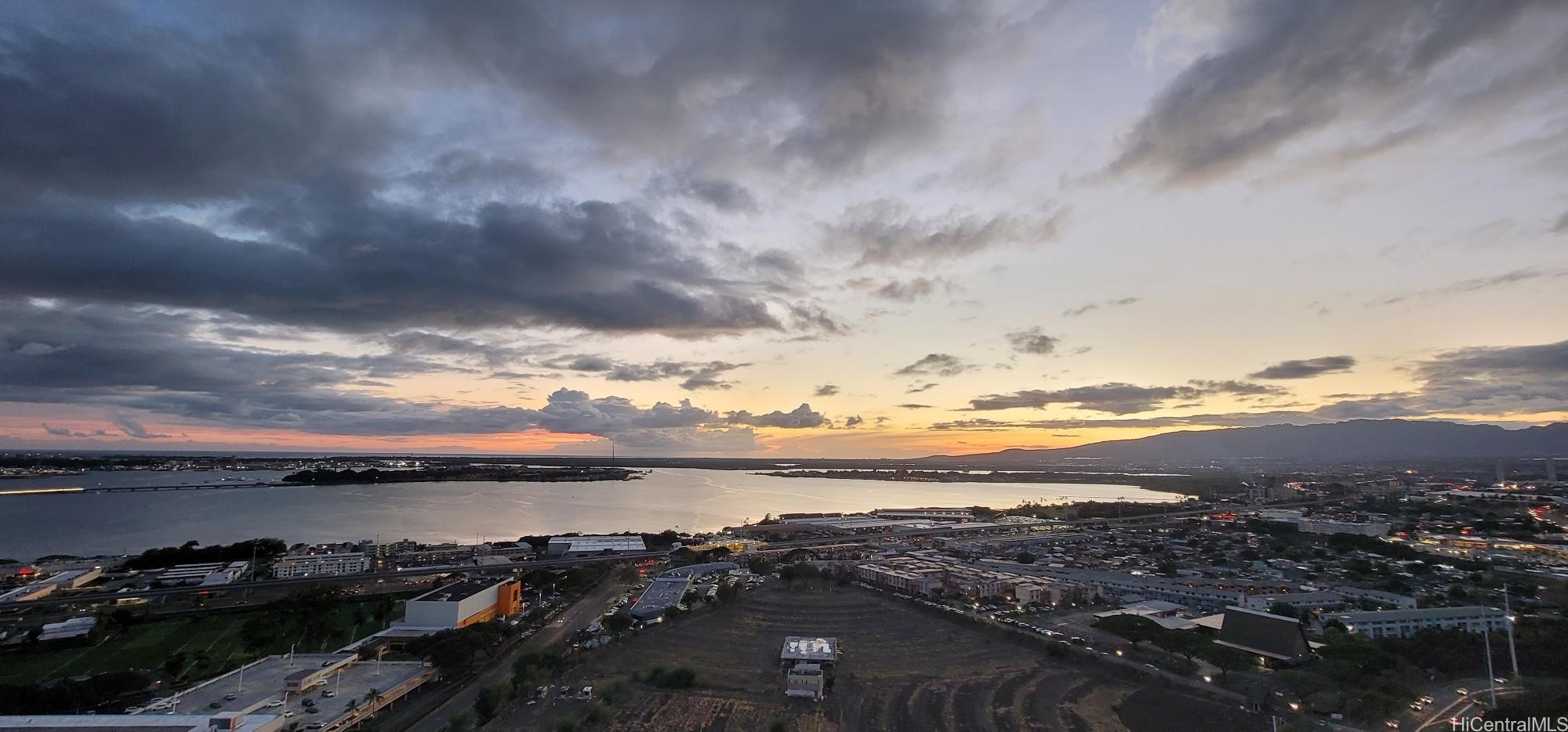 98-99 Uao Place 2806