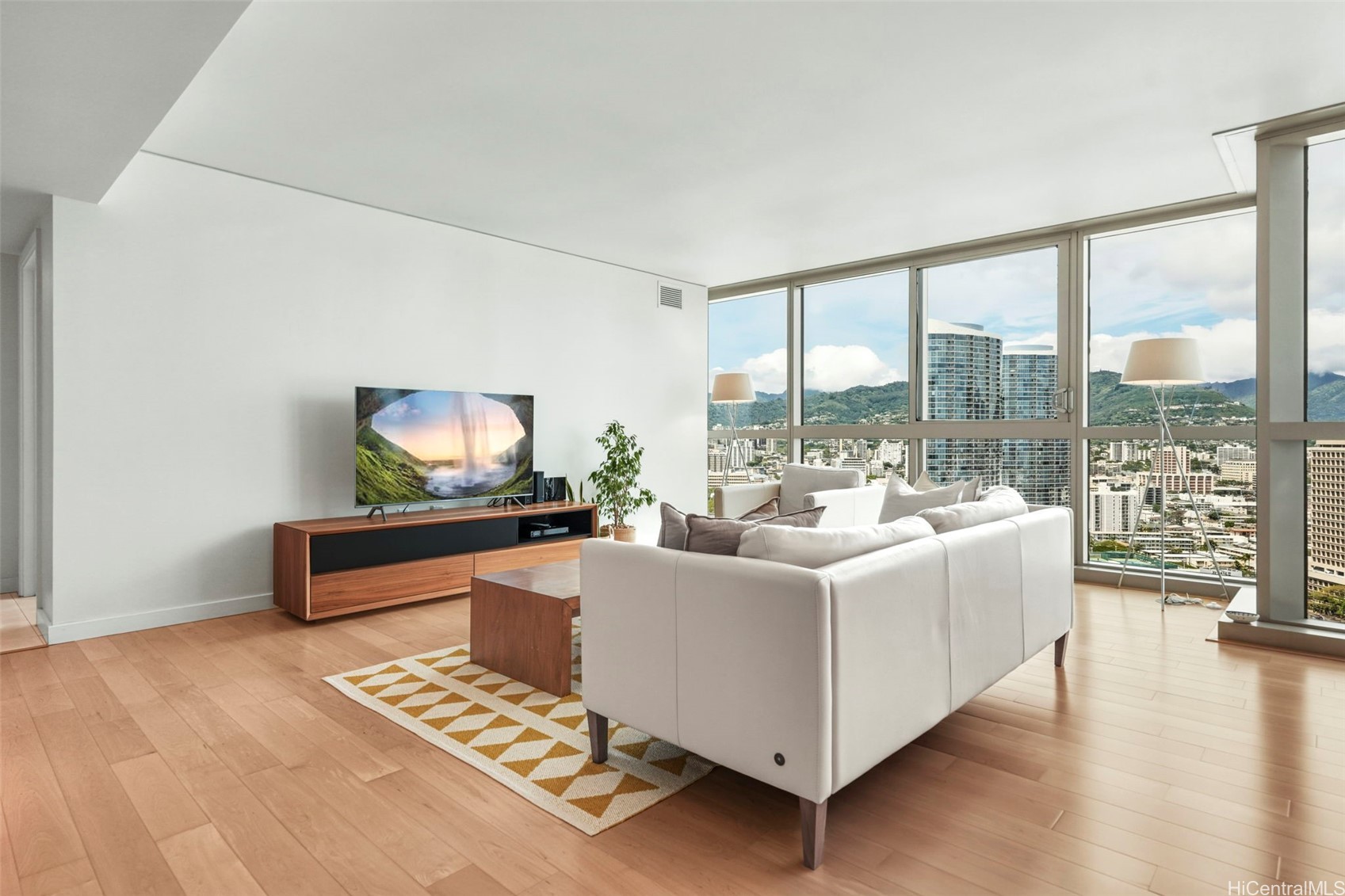 1177 Queen Street 2909