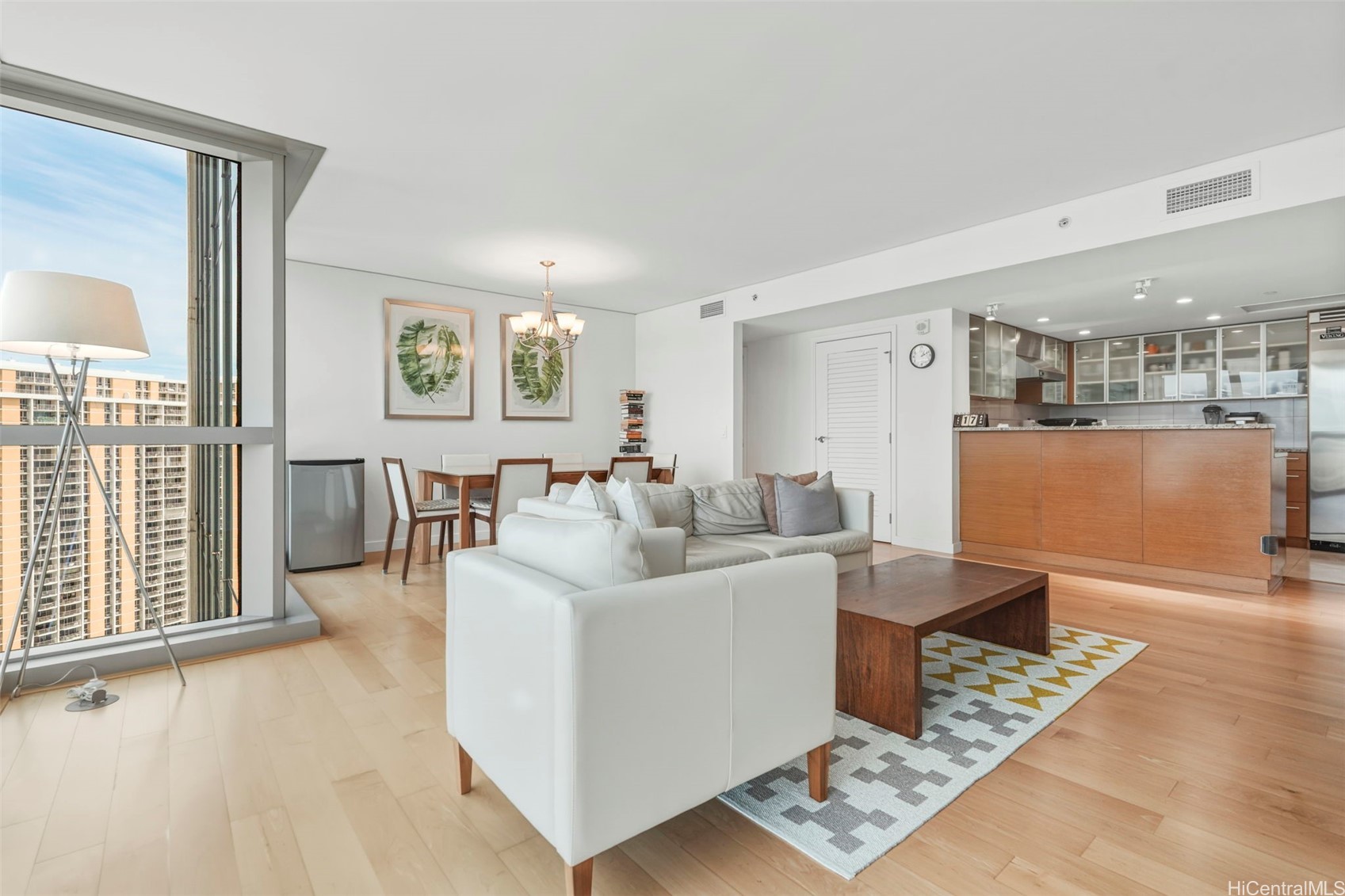 1177 Queen Street 2909