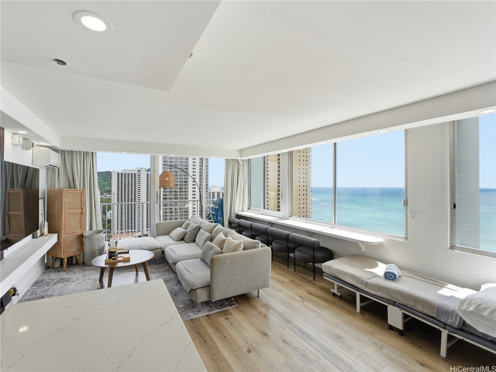 2427 Kuhio Avenue 3101 & 3102