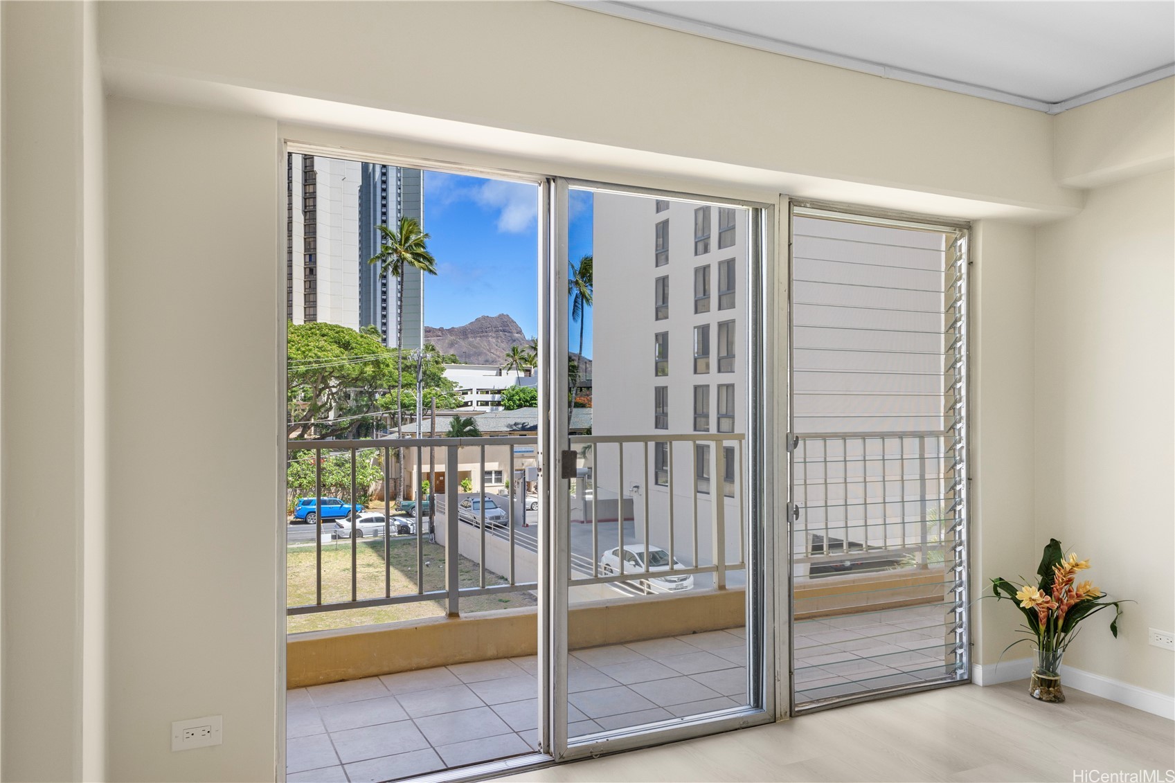 303 Liliuokalani Avenue 304