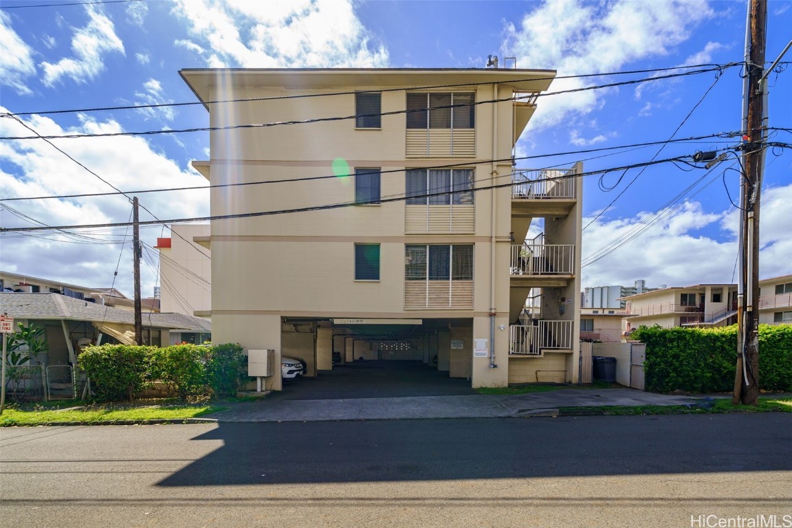 Makiki East Condominium