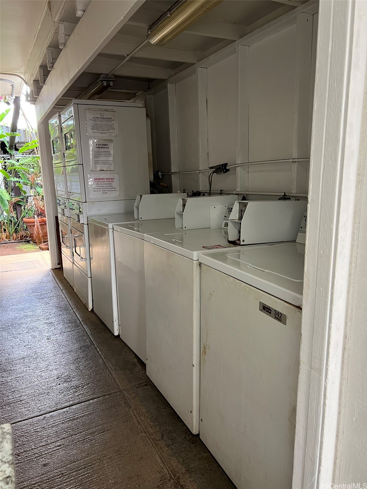 235 Liliuokalani Avenue 225