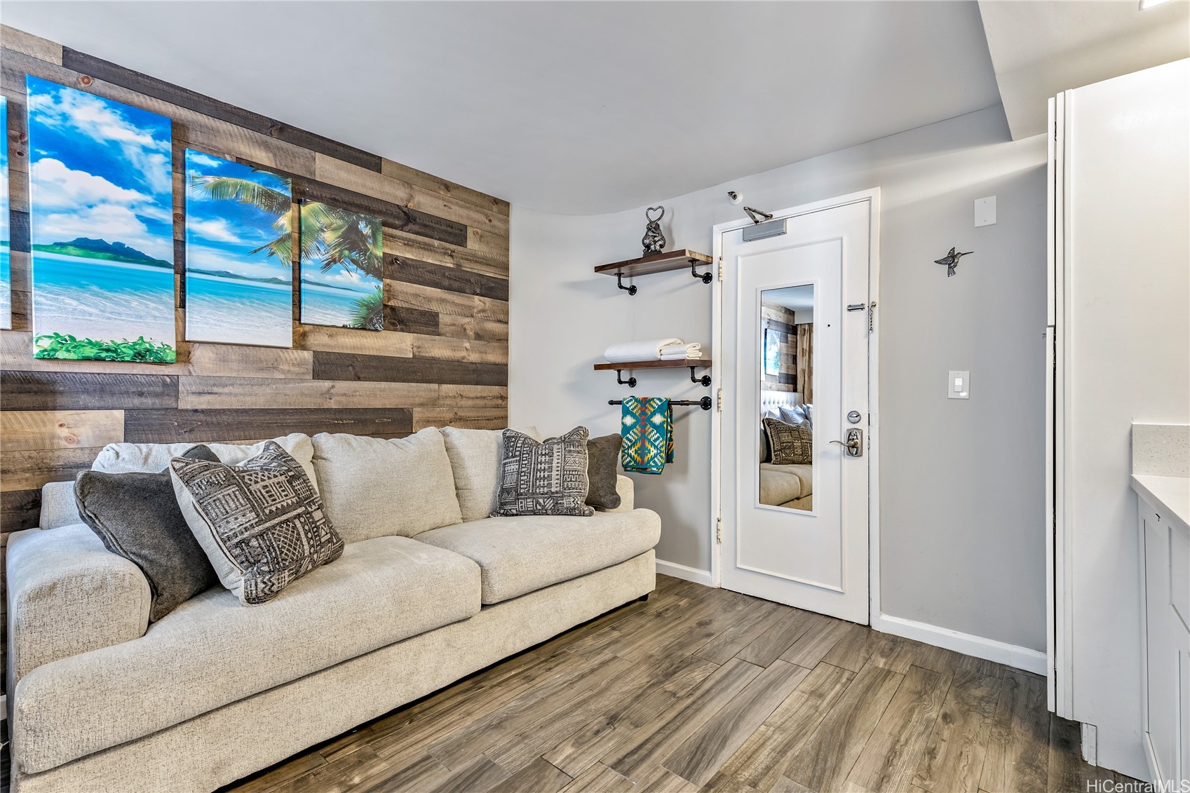 134 Kapahulu Avenue 700