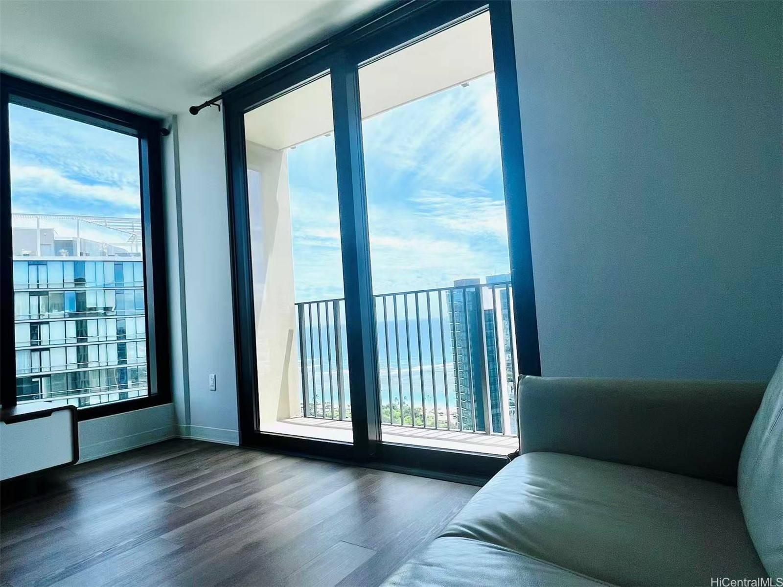 987 Queen Street 4002