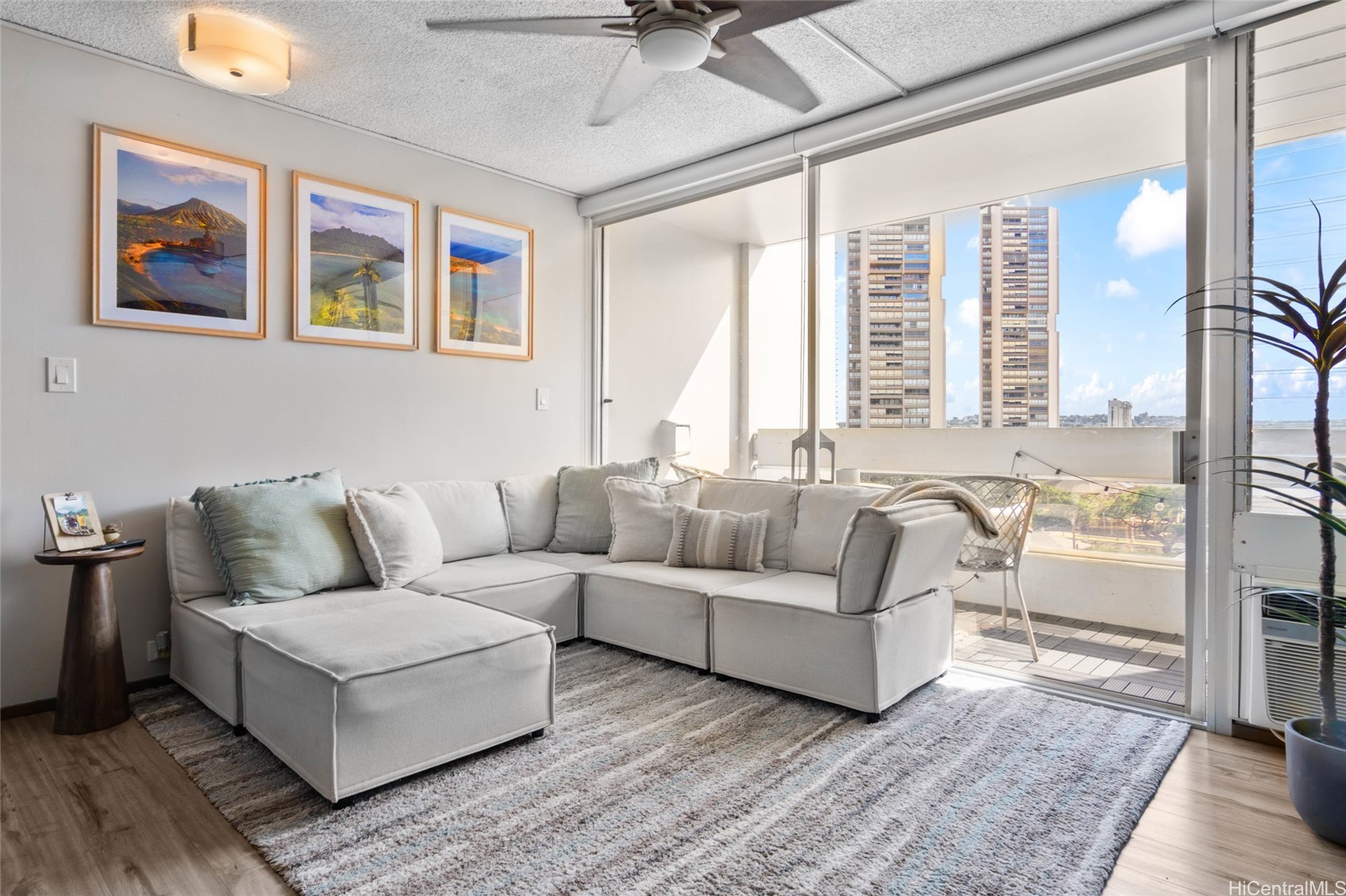 555 University Avenue 901