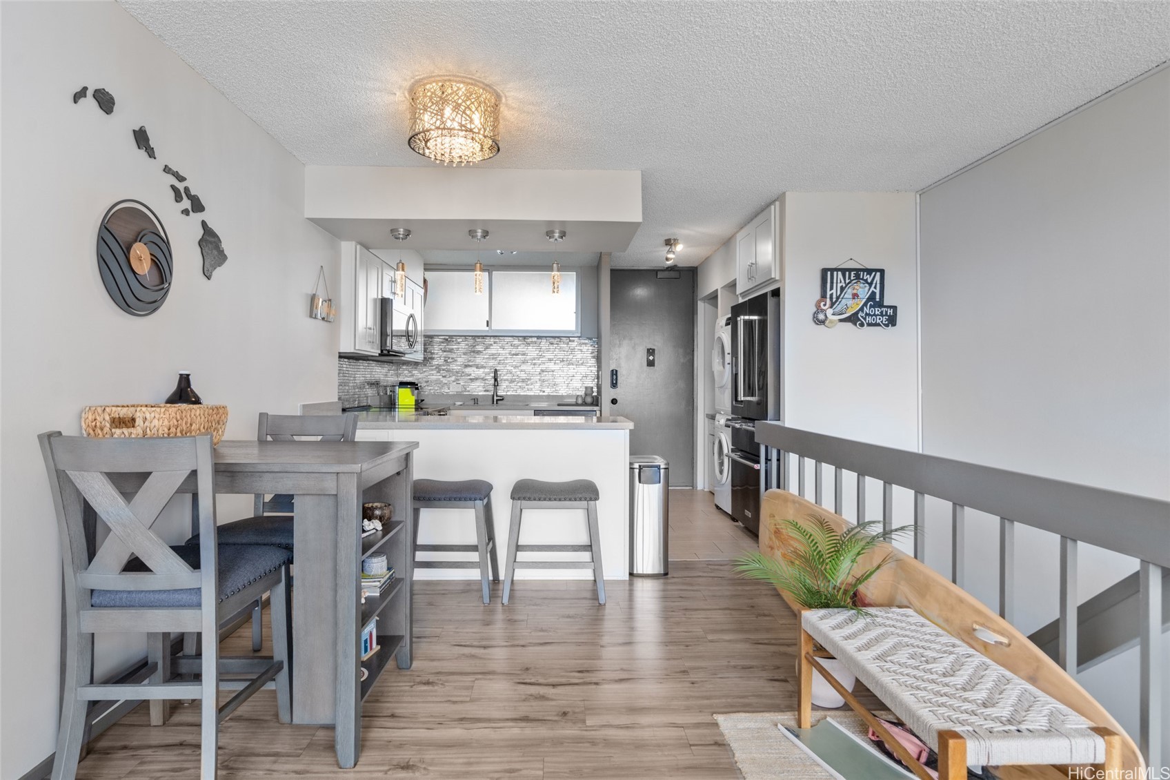 555 University Avenue 901