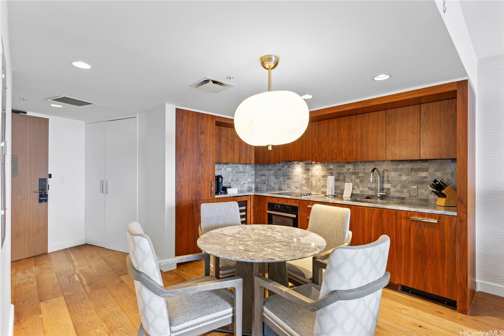 383 Kalaimoku Street 3109
