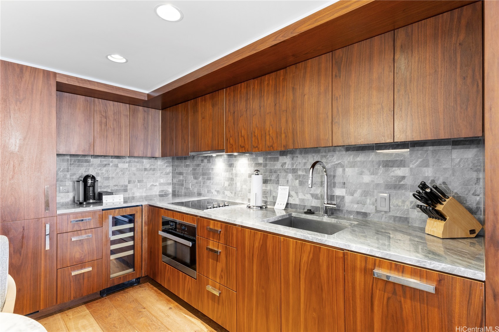 383 Kalaimoku Street 3109