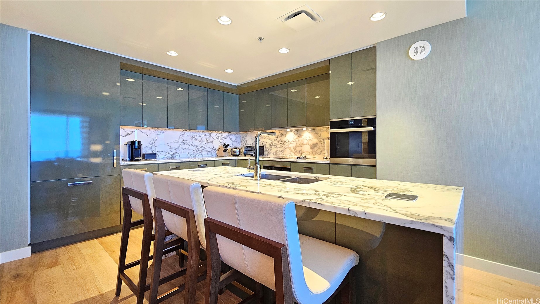 383 Kalaimoku Street 3502