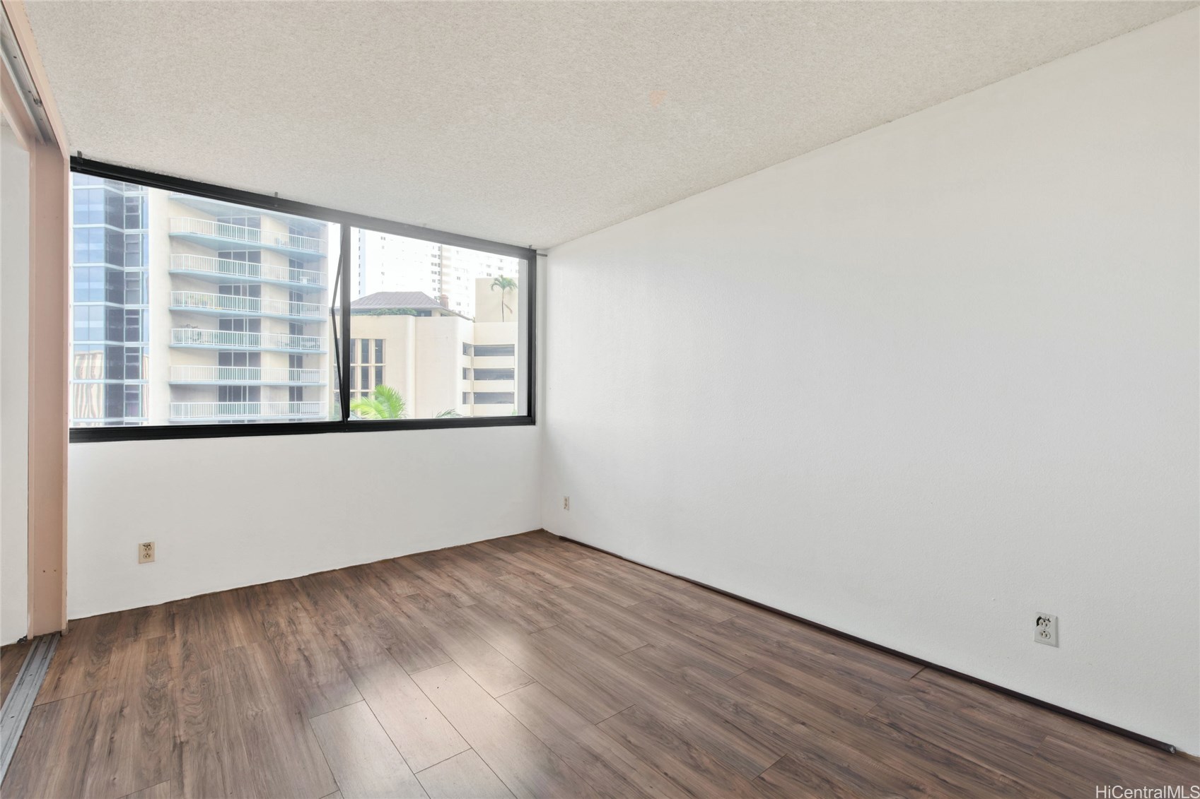 1255 Nuuanu Avenue E404