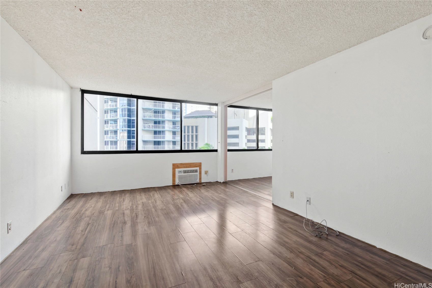 1255 Nuuanu Avenue E404