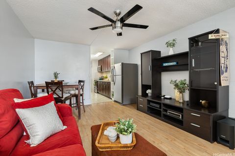 Photo of 425 Ena Road #301B, Honolulu, HI 96815 (MLS # 202610011)