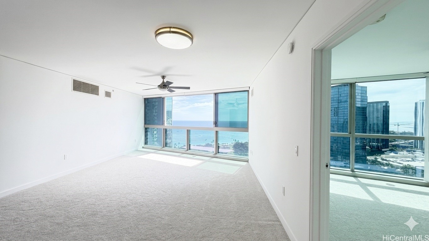 1177 Queen Street 3204