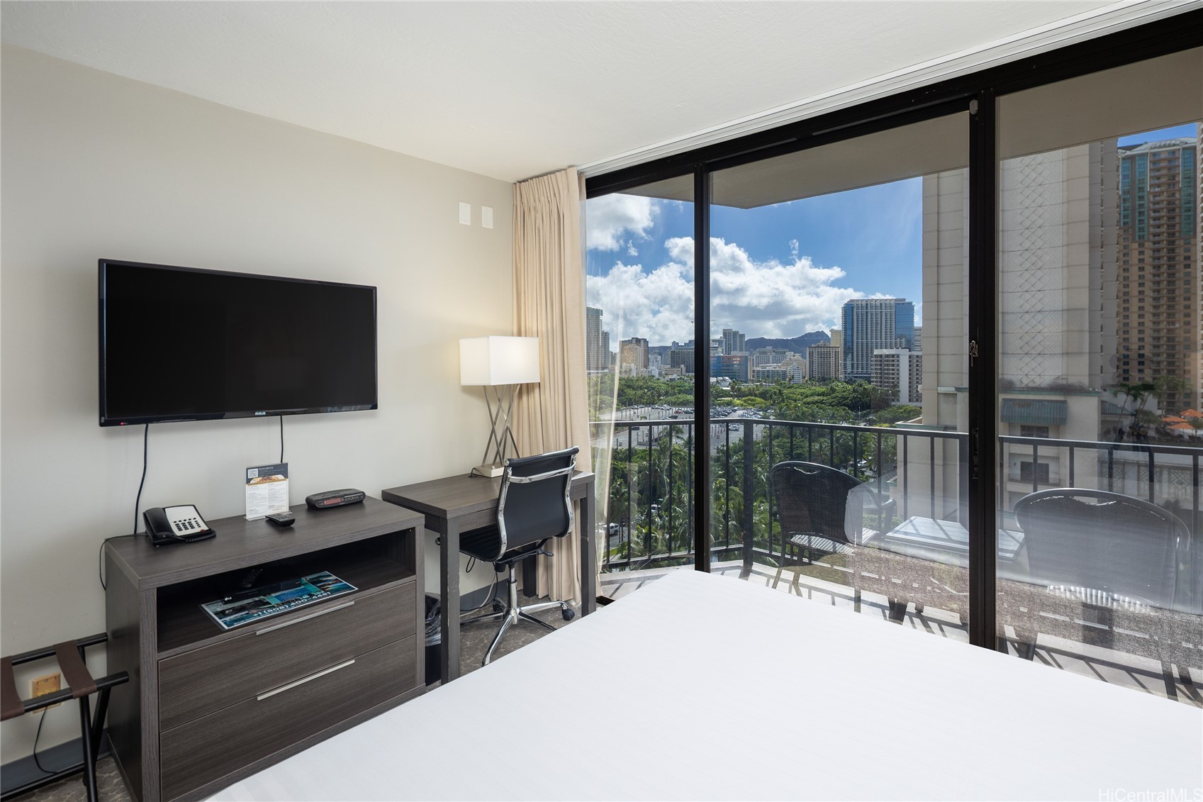 1850 Ala Moana Boulevard 906