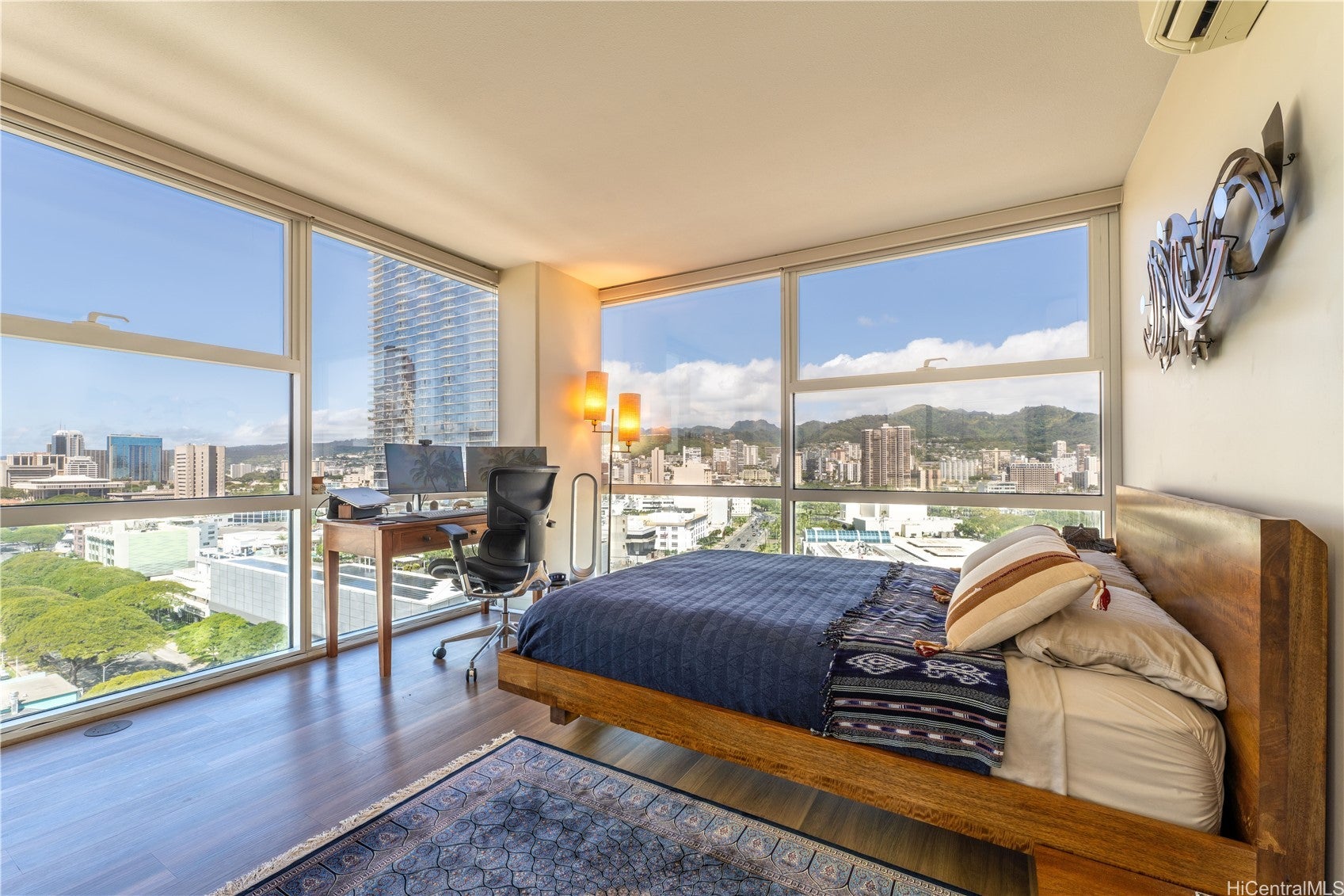 909 Kapiolani Boulevard 1804