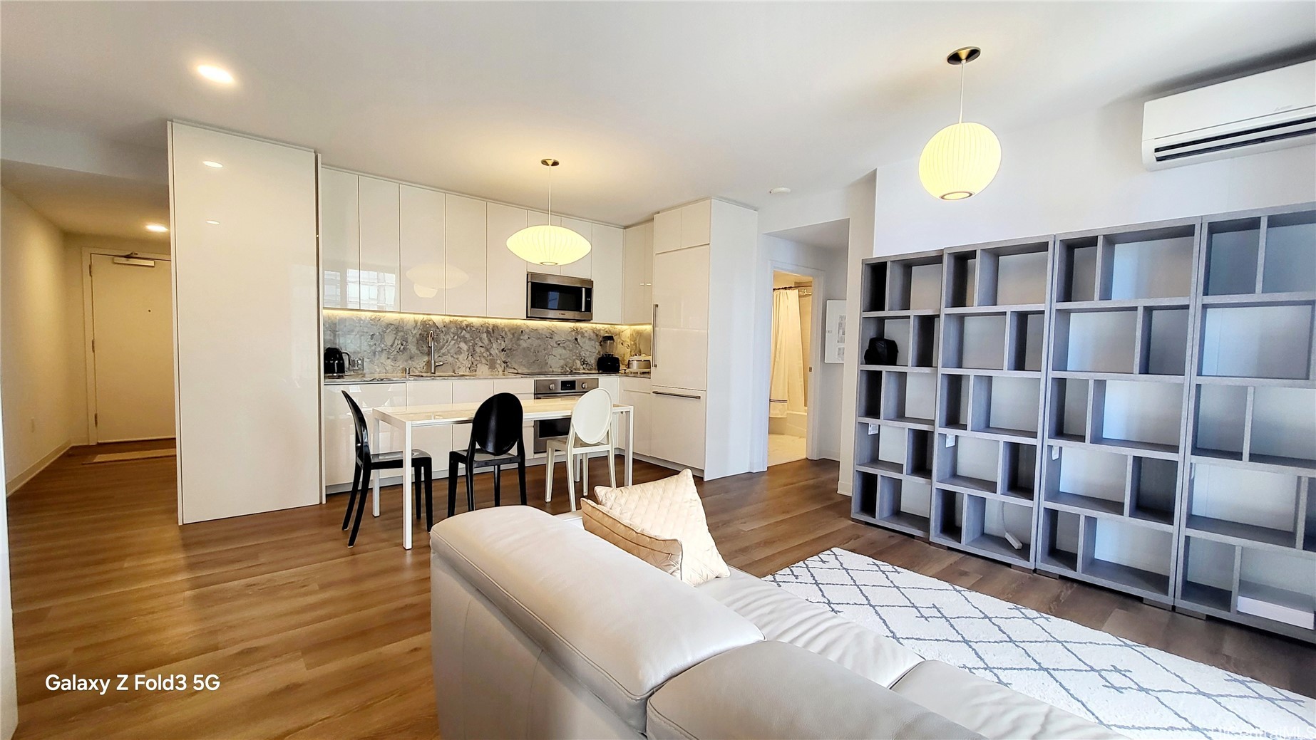 987 Queen Street 3412