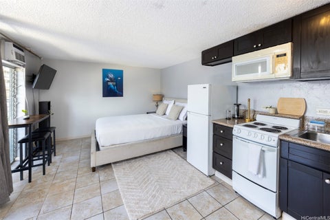 Photo of 441 Lewers Street #601, Honolulu, HI 96815 (MLS # 202613884)