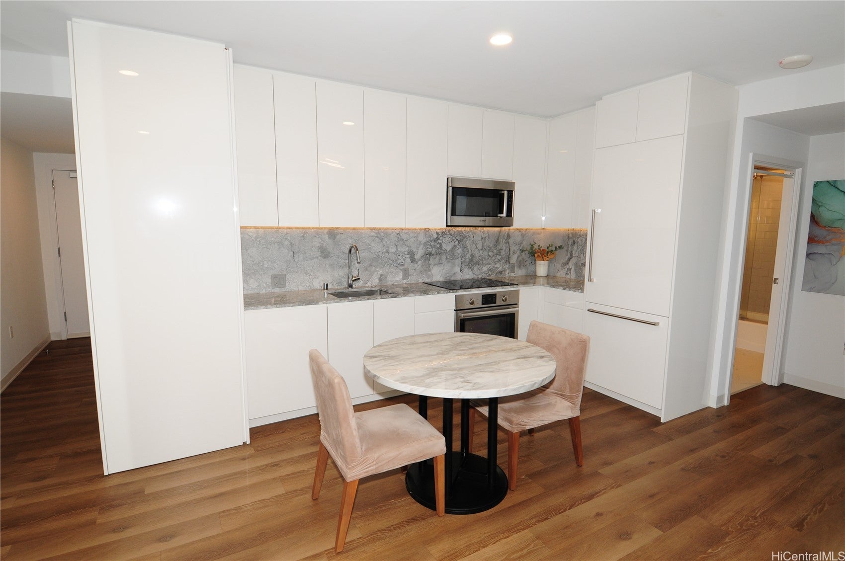 987 Queen Street 1612