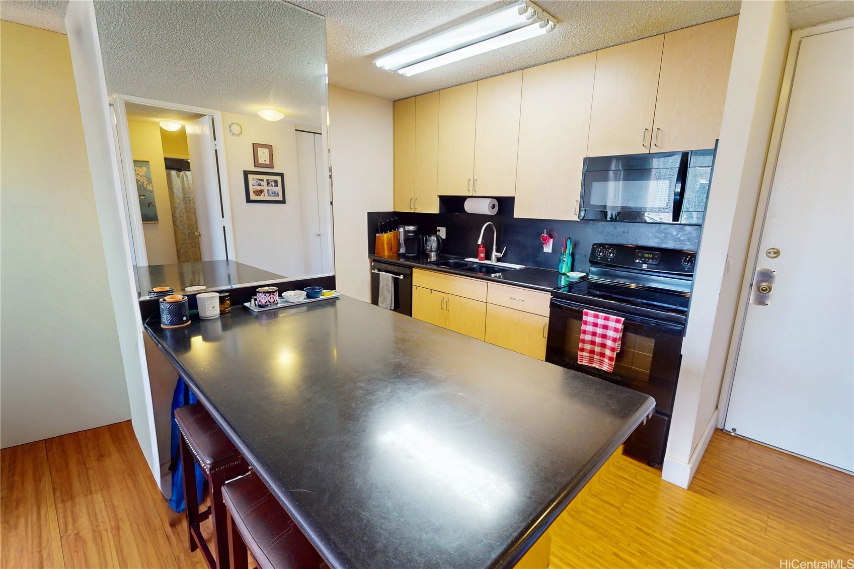 411 Hobron Lane 1512