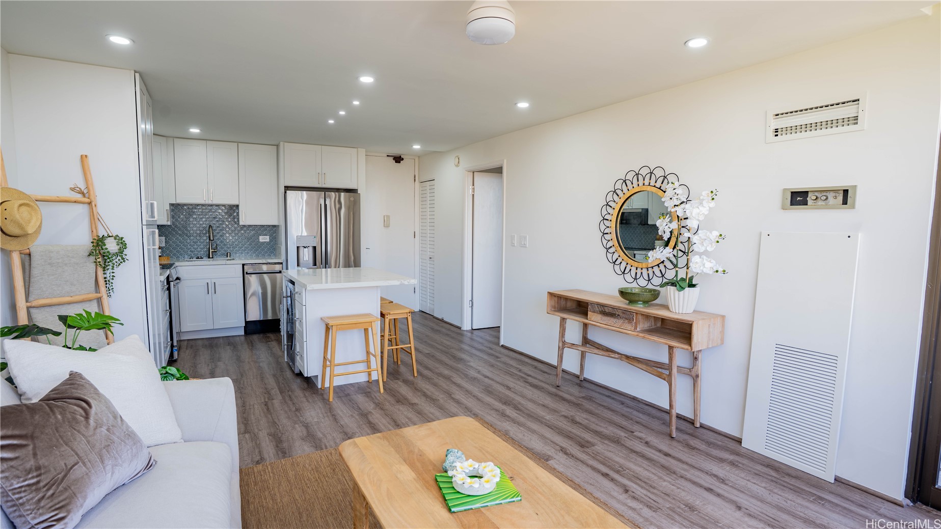 411 Hobron Lane 1212