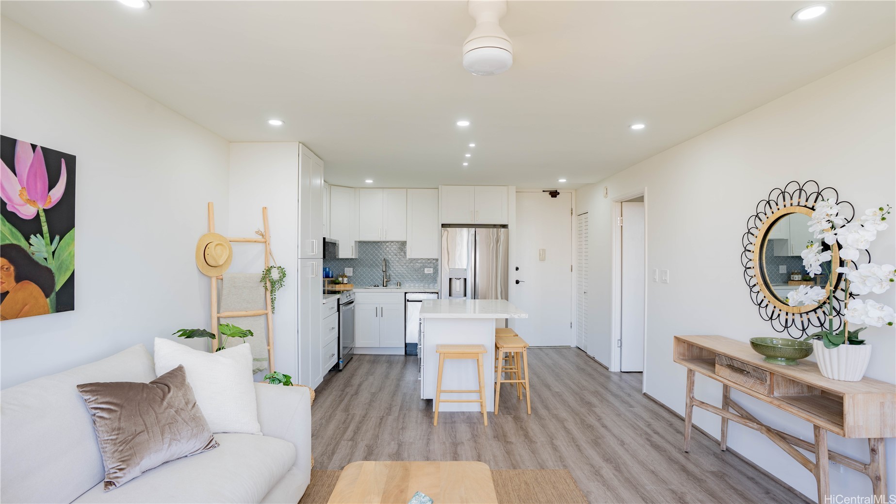 411 Hobron Lane 1212