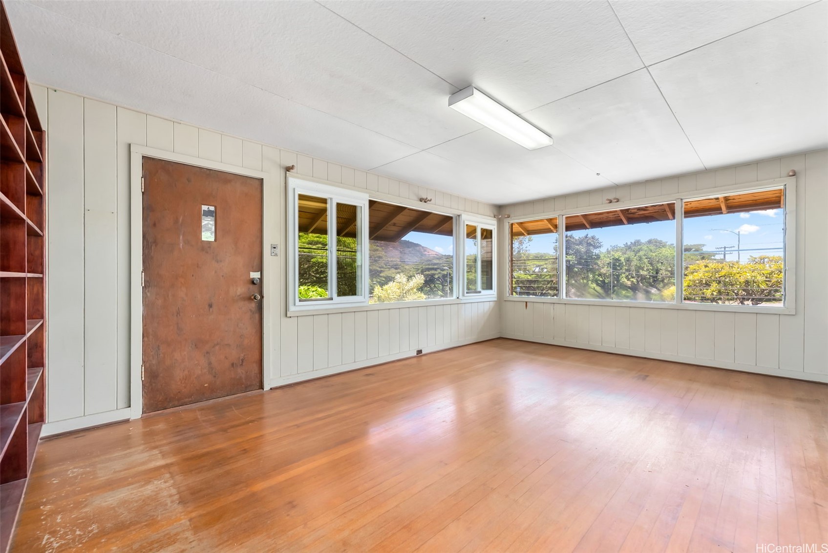 3132 Manoa Road
