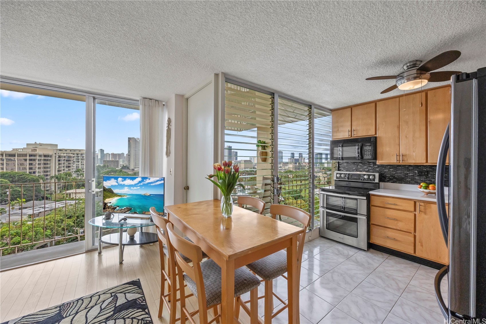 1634 Makiki Street 903