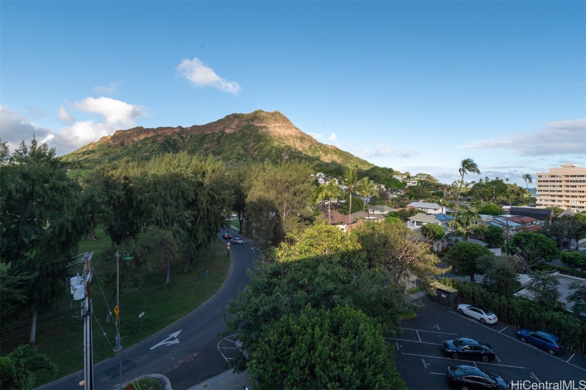 2987 Kalakaua Condominium